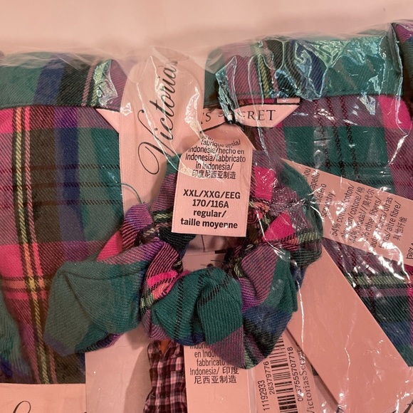 Victoria’s Secret Holiday Flannel PJ Set Victoria’s Secret - Picture 8 of 9